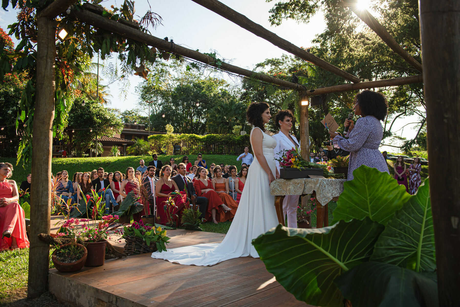 Foto Melhor horário para casar ao ar livre: garanta luz natural e fotos incríveis! Foto Melhor horário para casar ao ar livre: garanta luz natural e fotos incríveis! - Imagem 2