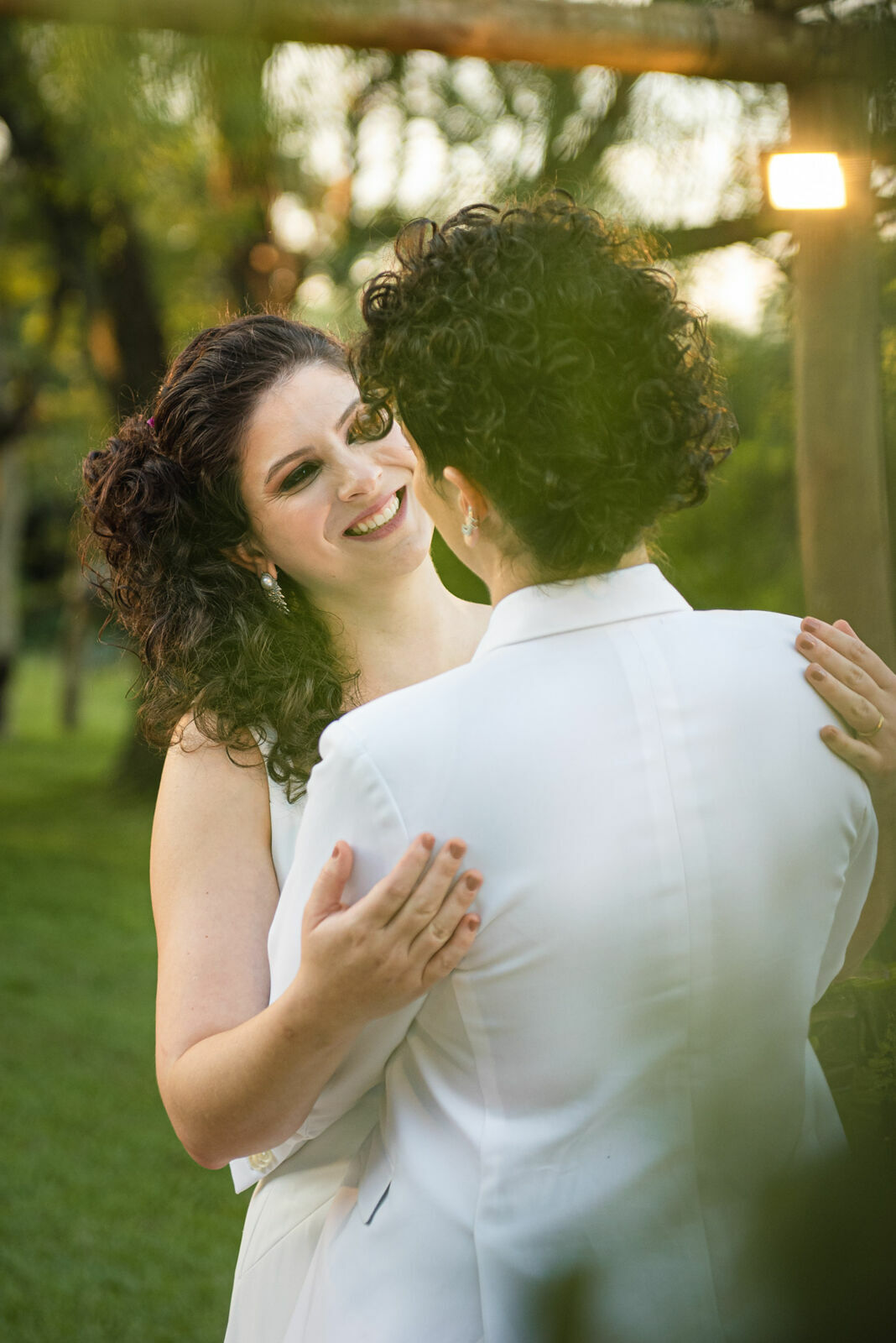 Foto Melhor horário para casar ao ar livre: garanta luz natural e fotos incríveis! Foto Melhor horário para casar ao ar livre: garanta luz natural e fotos incríveis! - Imagem 1