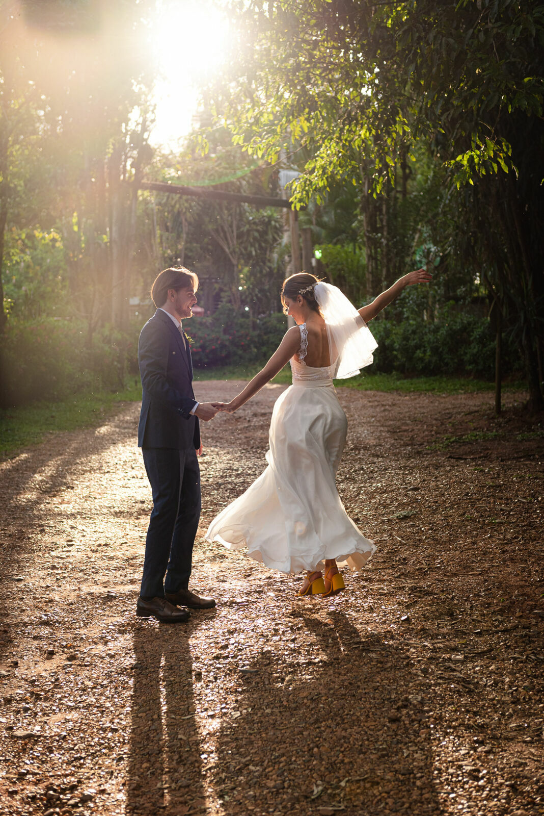 Foto Melhor horário para casar ao ar livre: garanta luz natural e fotos incríveis! Foto Melhor horário para casar ao ar livre: garanta luz natural e fotos incríveis! - Imagem 11