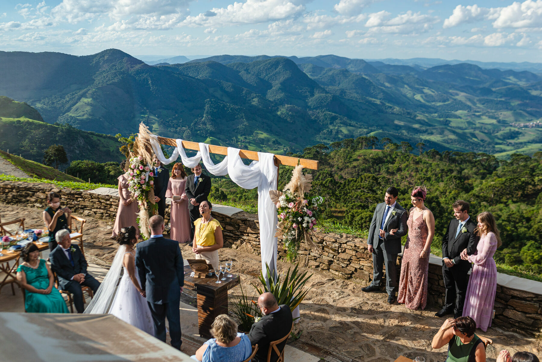 Foto Melhor horário para casar ao ar livre: garanta luz natural e fotos incríveis! Foto Melhor horário para casar ao ar livre: garanta luz natural e fotos incríveis! - Imagem 5