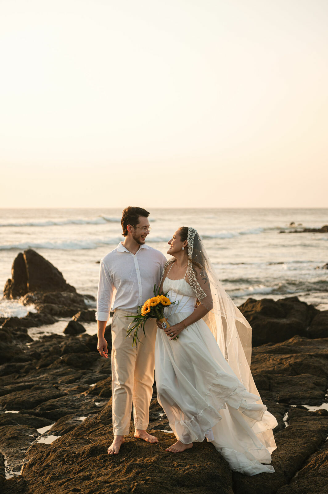 Foto Elopement Wedding at Langosta Beach, Costa Rica | Barbara & Gabriel (English Version) - Imagem 12