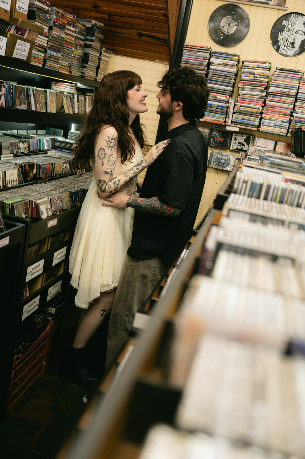Foto prewedding loja de discos em casa sofia pedro ribeirao preto - Imagem 32