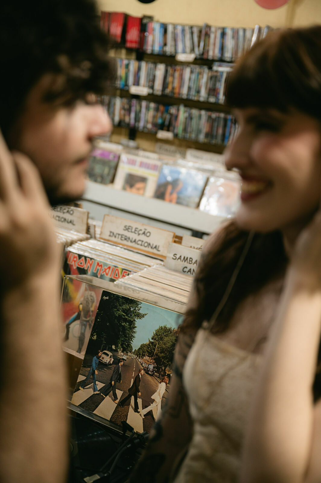Foto prewedding loja de discos em casa sofia pedro ribeirao preto - Imagem 26