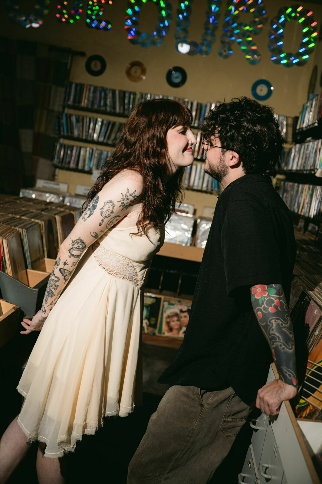 Foto prewedding loja de discos em casa sofia pedro ribeirao preto - Imagem 11