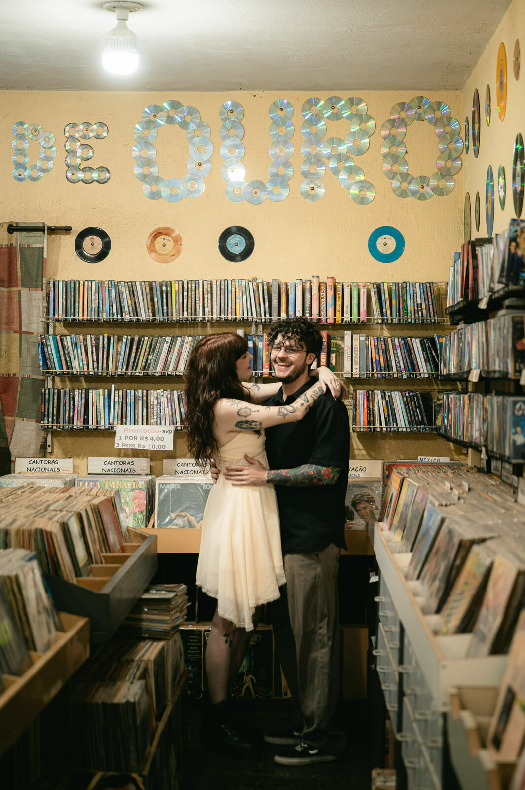 Foto prewedding loja de discos em casa sofia pedro ribeirao preto - Imagem 6
