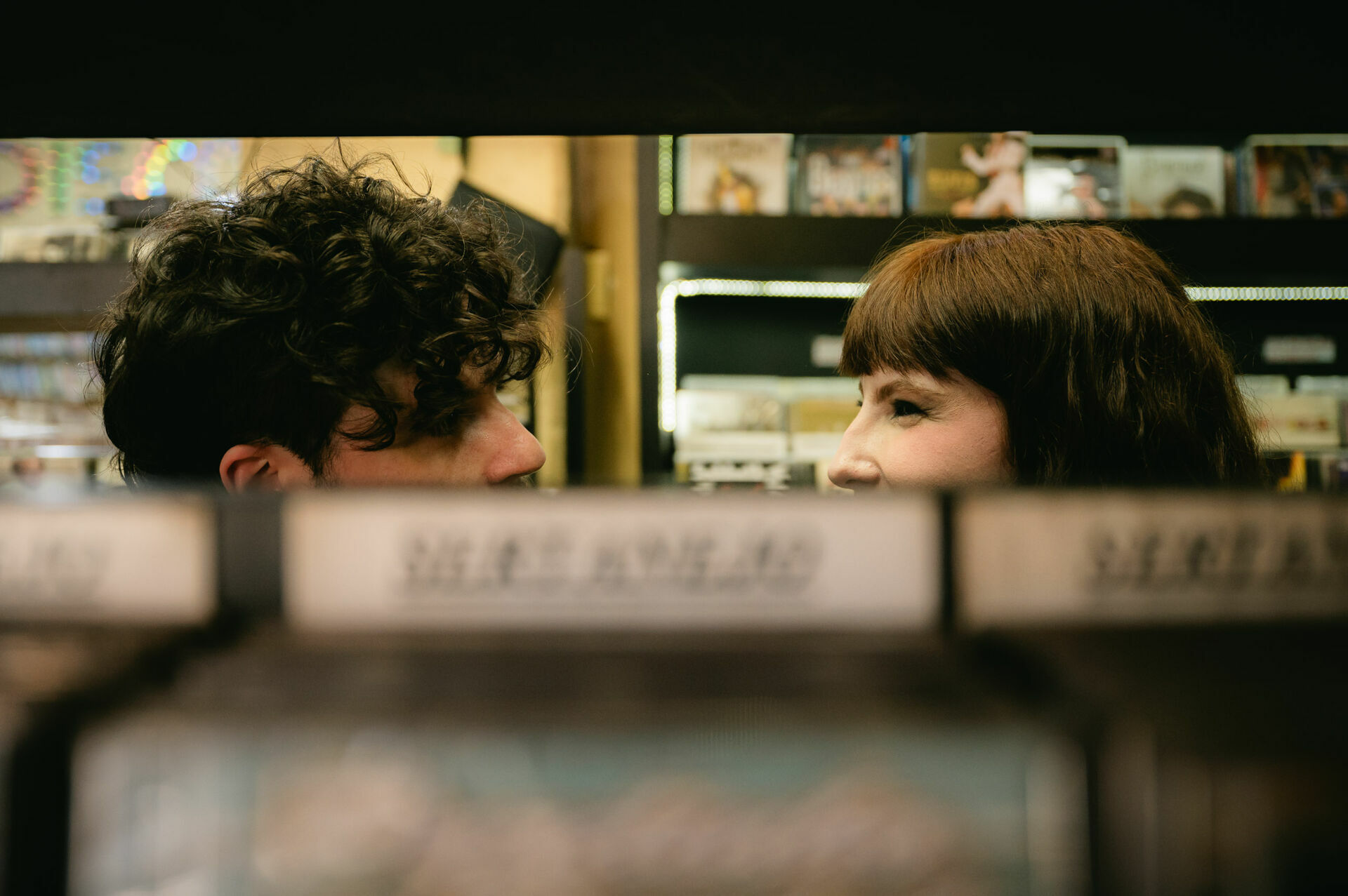 Foto prewedding loja de discos em casa sofia pedro ribeirao preto - Imagem 29