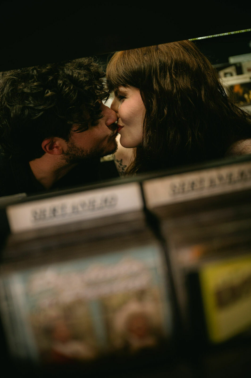 Foto prewedding loja de discos em casa sofia pedro ribeirao preto - Imagem 31