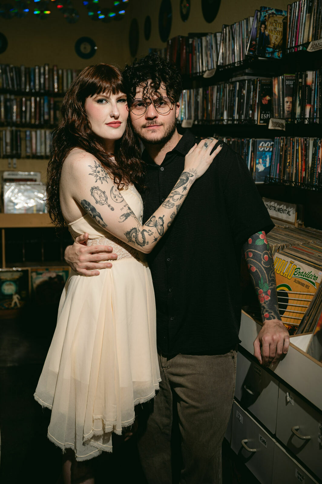 Foto prewedding loja de discos em casa sofia pedro ribeirao preto - Imagem 12