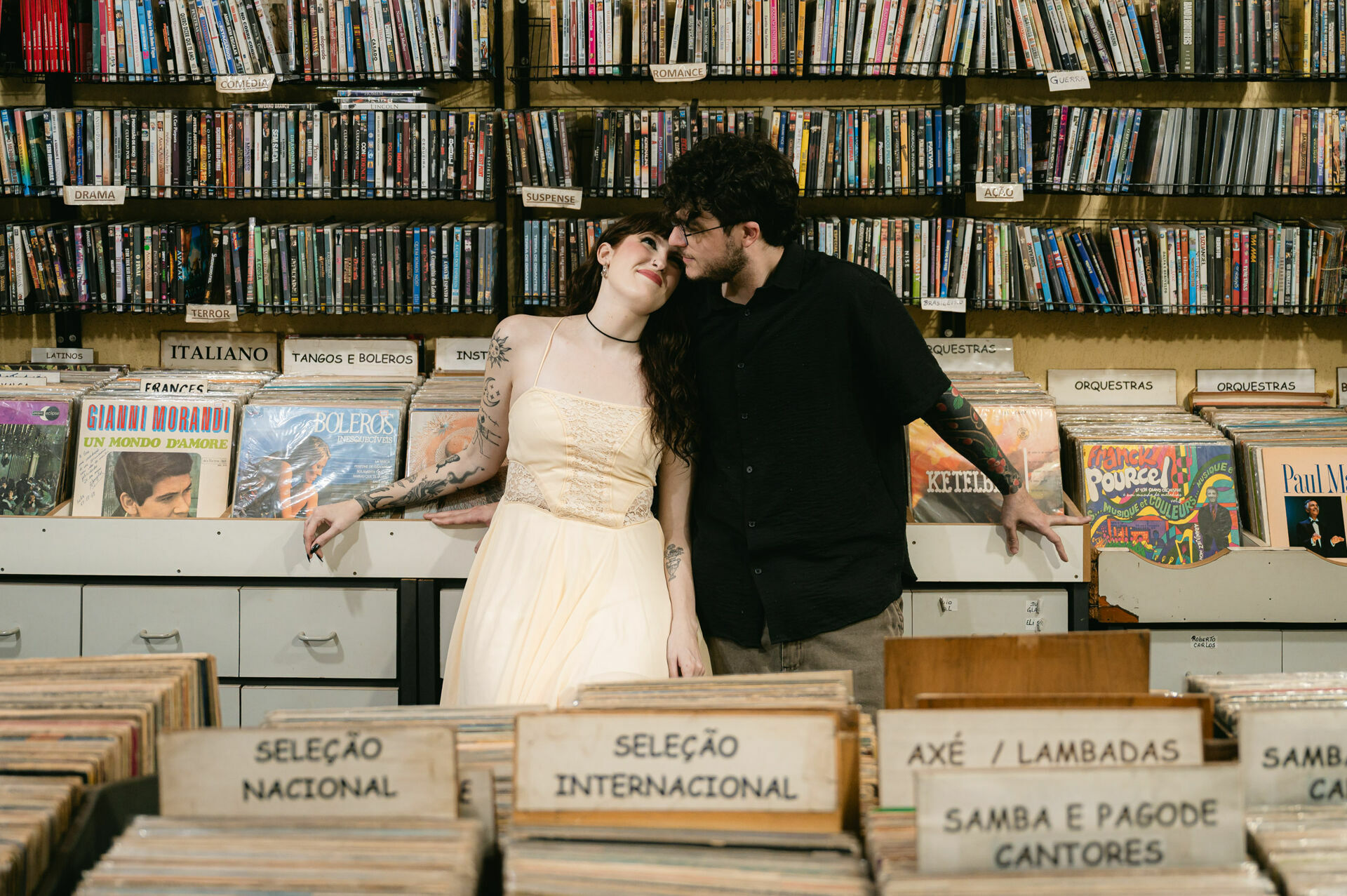 Foto prewedding loja de discos em casa sofia pedro ribeirao preto - Imagem 22