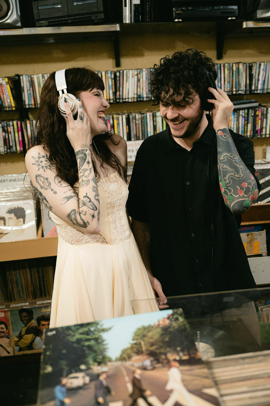 Foto prewedding loja de discos em casa sofia pedro ribeirao preto - Imagem 24