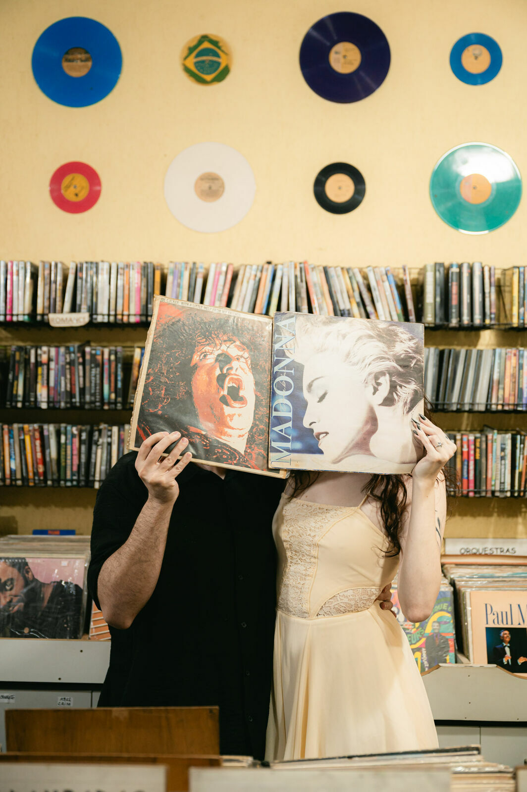 Foto prewedding loja de discos em casa sofia pedro ribeirao preto - Imagem 5