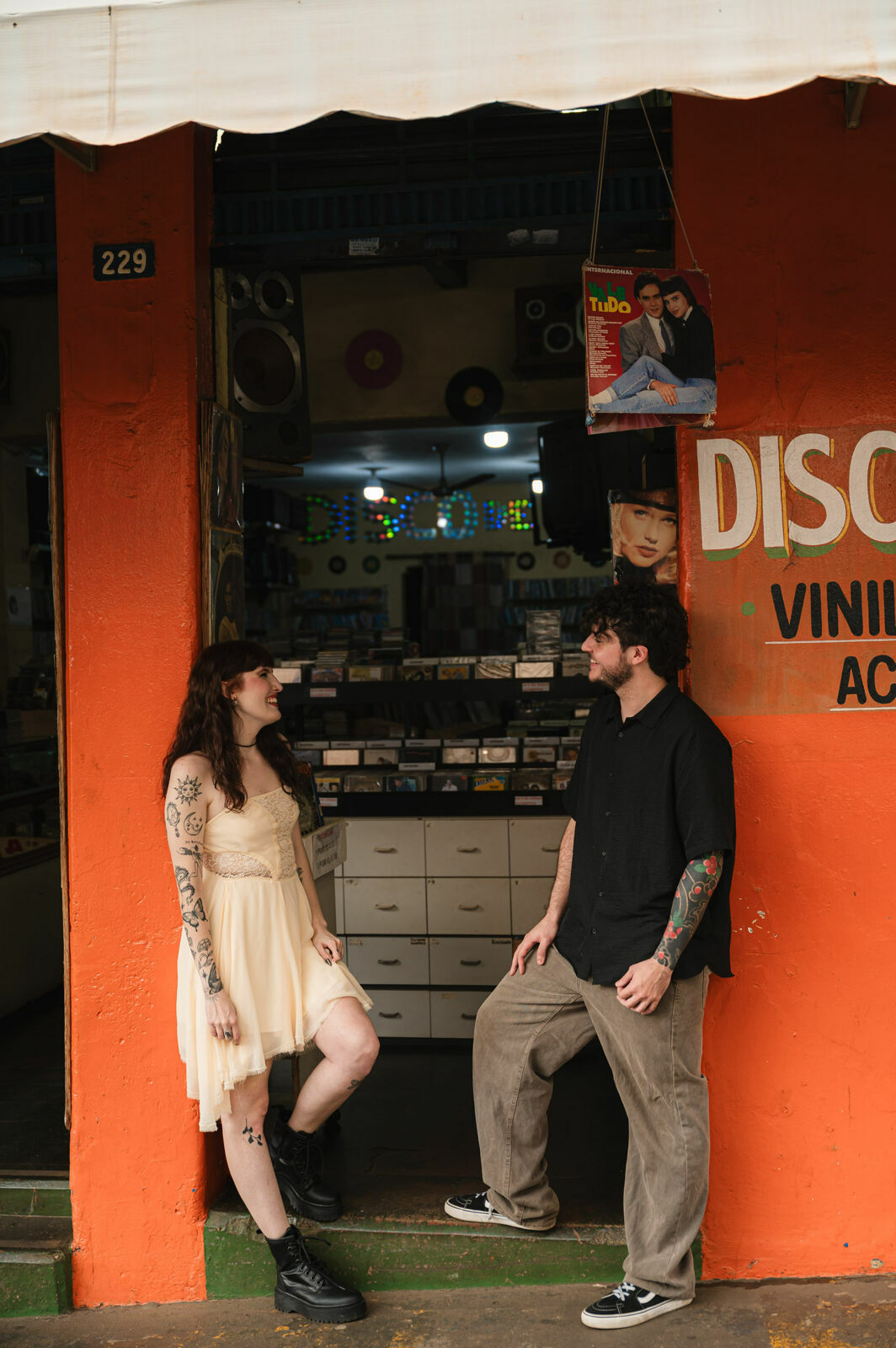 Foto prewedding loja de discos em casa sofia pedro ribeirao preto - Imagem 34